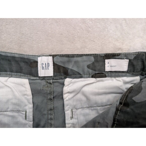 Gap Woman’s Shorts Camo 5” Size 4 - Picture 4 of 4